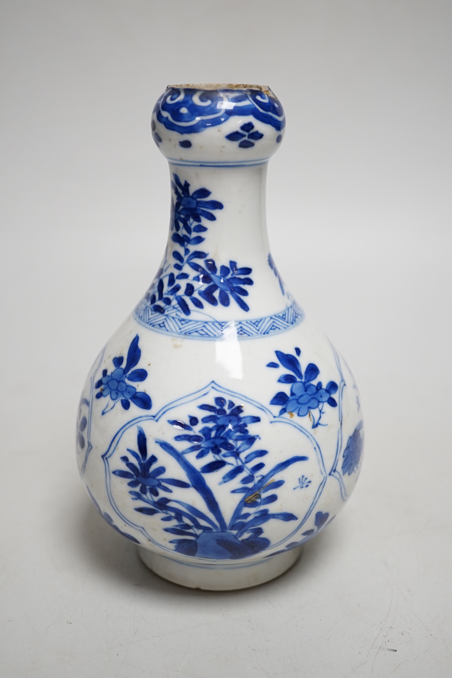 A Chinese blue and white garlic neck bottle, Kangxi period, 16cm, neck cut down